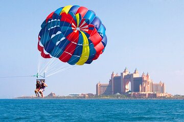 Parasailing in Dubai